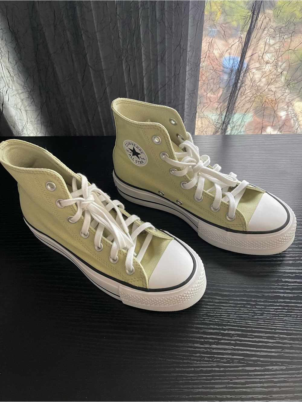 Converse Platform Women’s 6 Olive Aura Green
